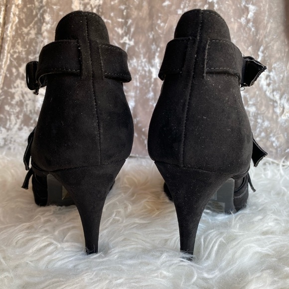 Forever 21 Buckle booties with heel - Picture 3 of 6